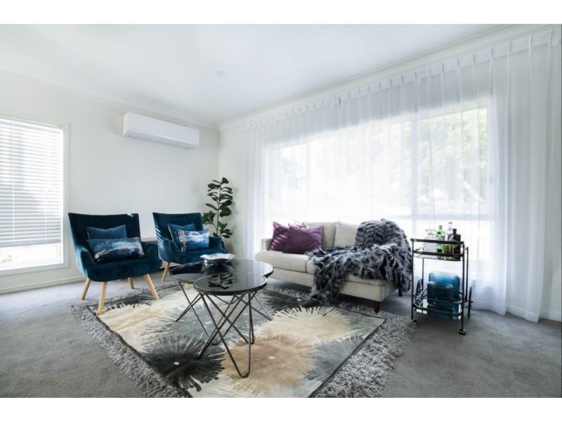 21 Edinburgh Road, Benowa Waters QLD 4217