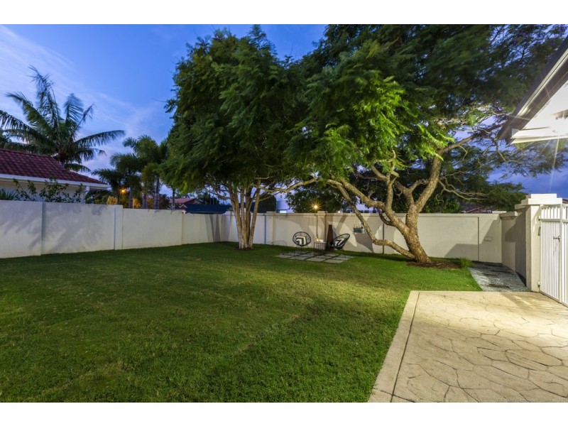 21 Edinburgh Road, Benowa Waters QLD 4217