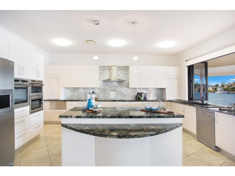 33 Prosperity Drive, Oyster Cove, Helensvale QLD 4212