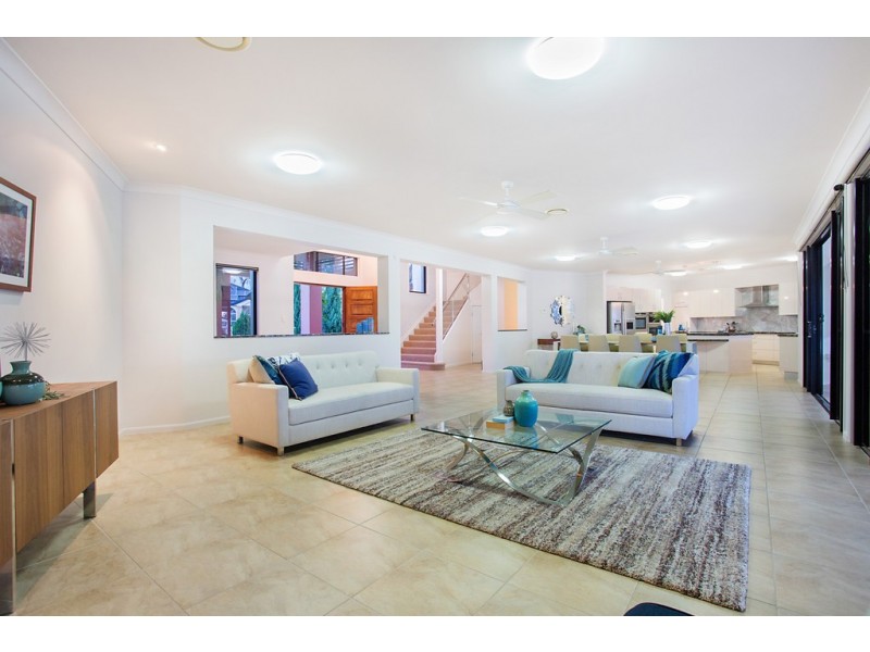 33 Prosperity Drive, Oyster Cove, Helensvale QLD 4212