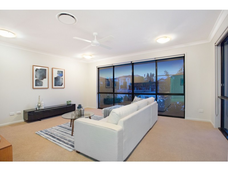 33 Prosperity Drive, Oyster Cove, Helensvale QLD 4212