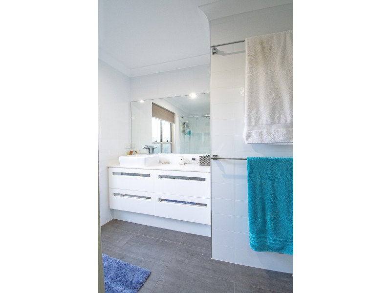 62 Arnold Palmer Drive, Parkwood QLD 4214