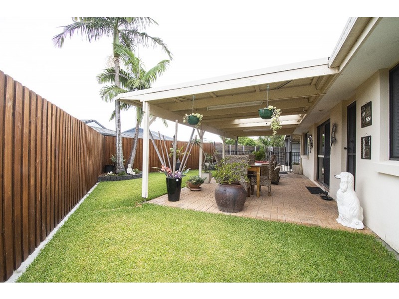 1/11 Eurimbula Court, Paradise Point QLD 4216