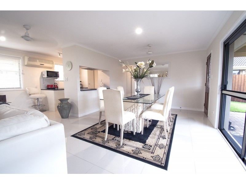 1/11 Eurimbula Court, Paradise Point QLD 4216