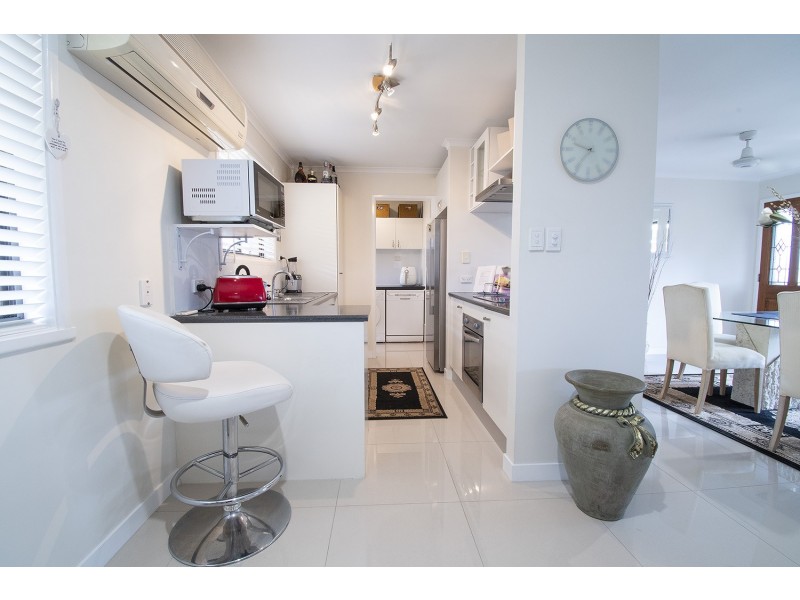 1/11 Eurimbula Court, Paradise Point QLD 4216