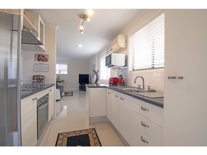 1/11 Eurimbula Court, Paradise Point QLD 4216