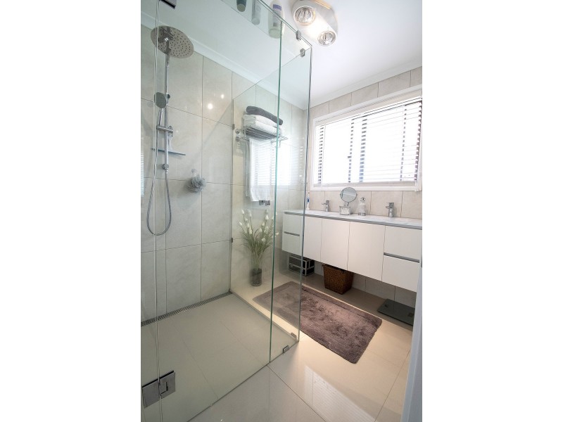 1/11 Eurimbula Court, Paradise Point QLD 4216