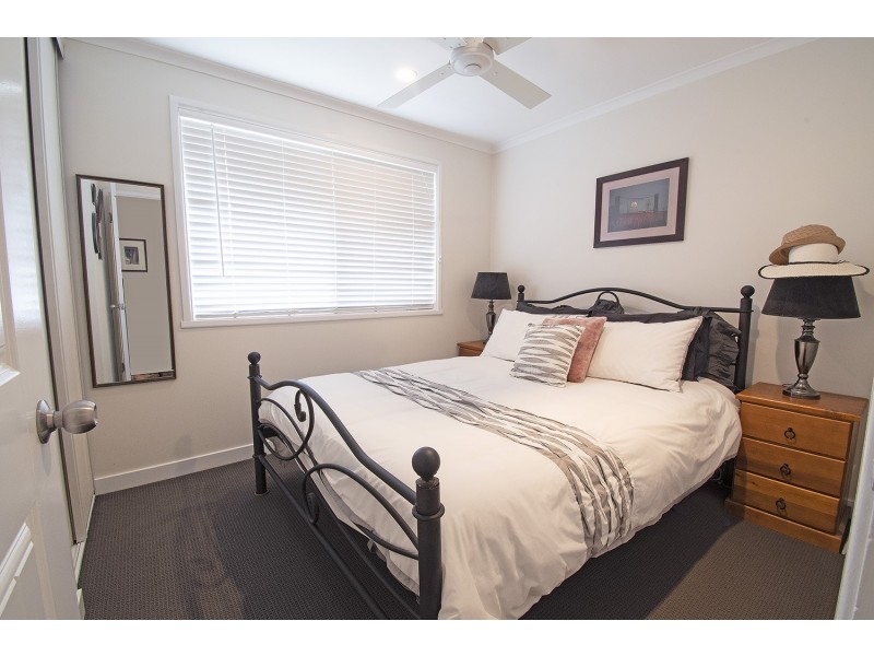 1/11 Eurimbula Court, Paradise Point QLD 4216