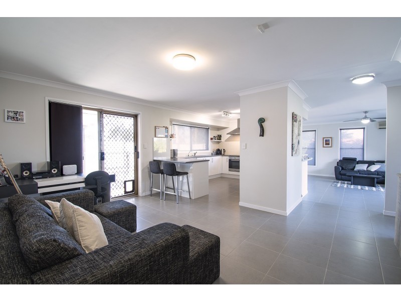 52 Open Drive, Arundel QLD 4214