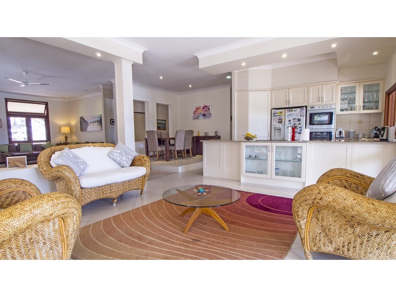 31 Uplands Drive, Parkwood QLD 4214