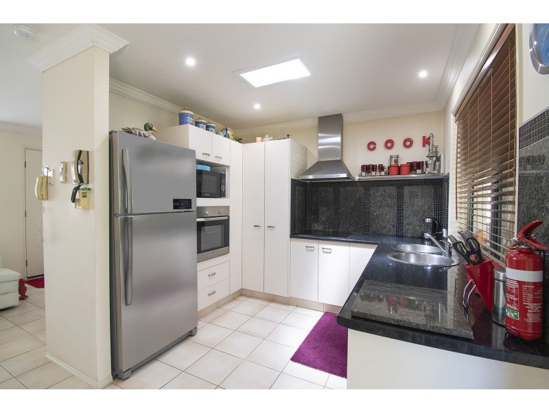 6/222 Central Street, Labrador QLD 4215