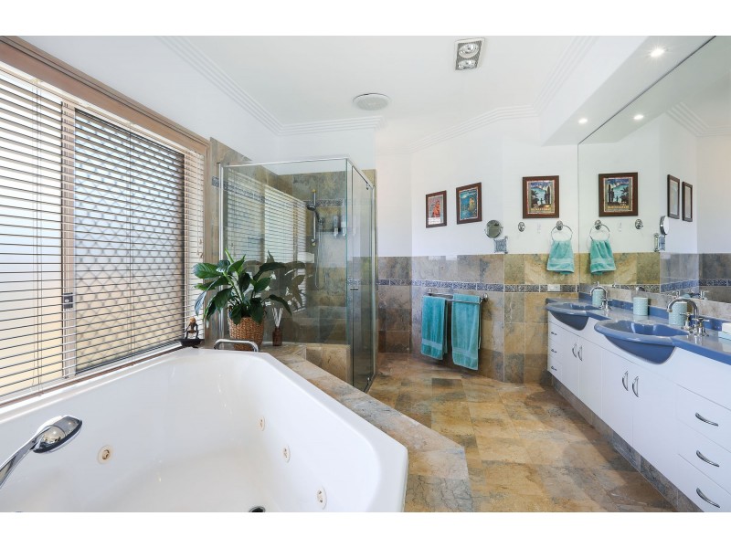 48 Peter Senior Court, Parkwood QLD 4214