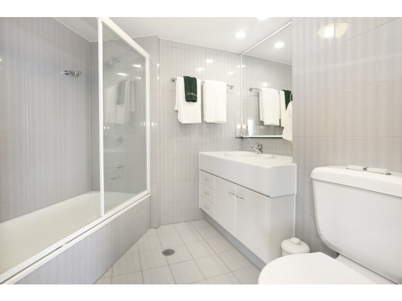 98/21 “Bayview Towers” Bayview Street, Runaway Bay QLD 4216