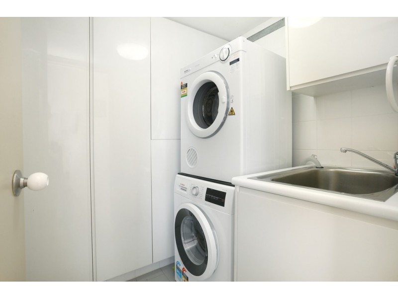 98/21 “Bayview Towers” Bayview Street, Runaway Bay QLD 4216