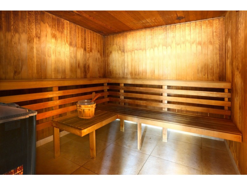 98/21 “Bayview Towers” Bayview Street, Runaway Bay QLD 4216