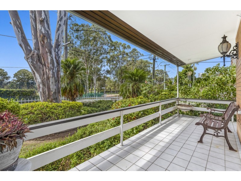 2 Richmond Ave, Bundall QLD 4217