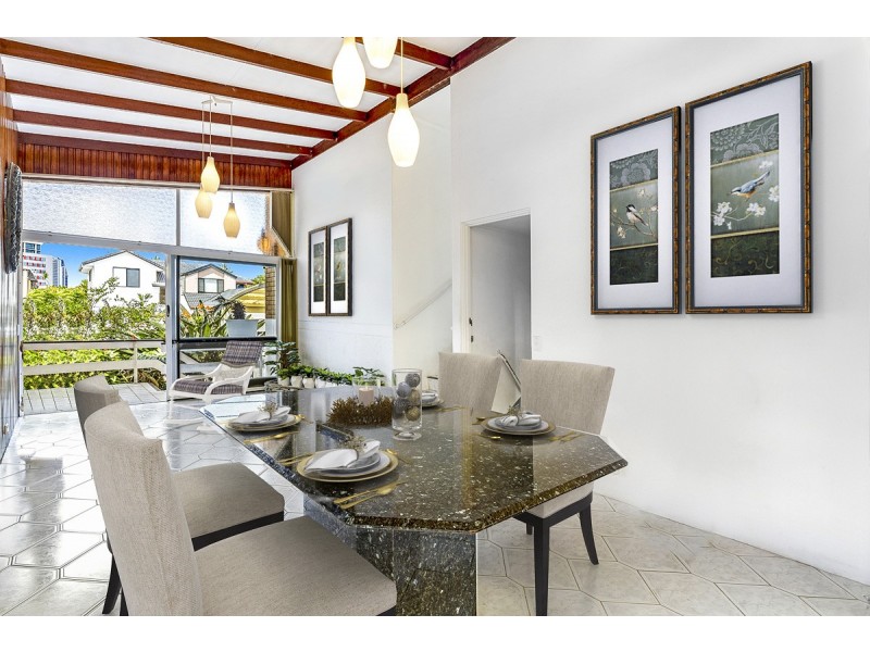 2 Richmond Ave, Bundall QLD 4217