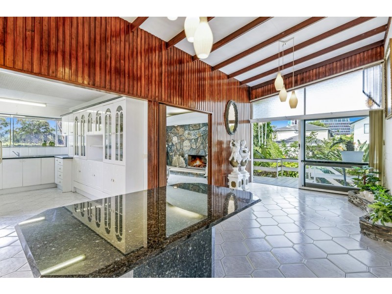 2 Richmond Ave, Bundall QLD 4217