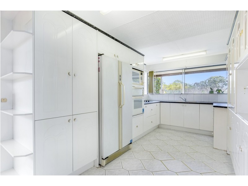 2 Richmond Ave, Bundall QLD 4217