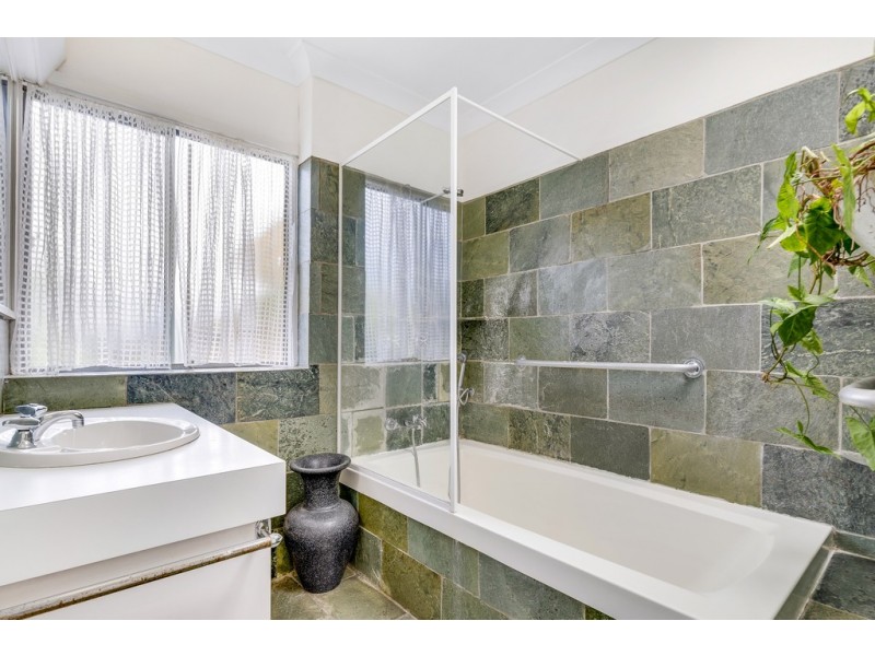 2 Richmond Ave, Bundall QLD 4217