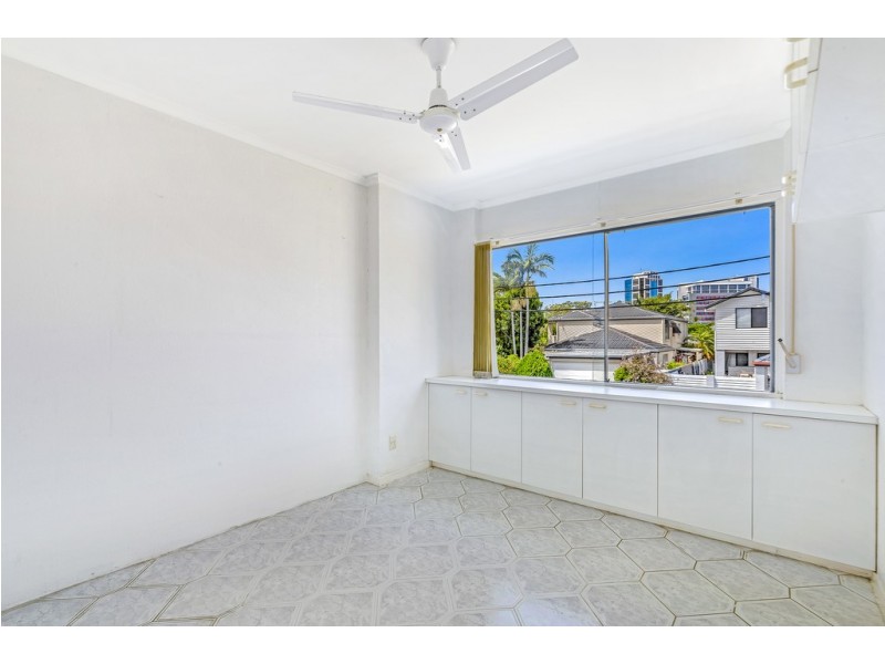 2 Richmond Ave, Bundall QLD 4217
