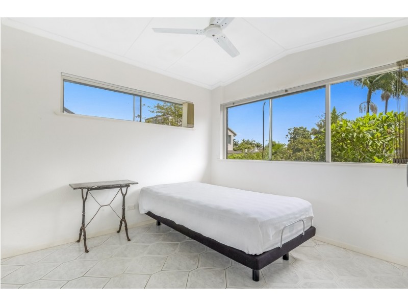 2 Richmond Ave, Bundall QLD 4217