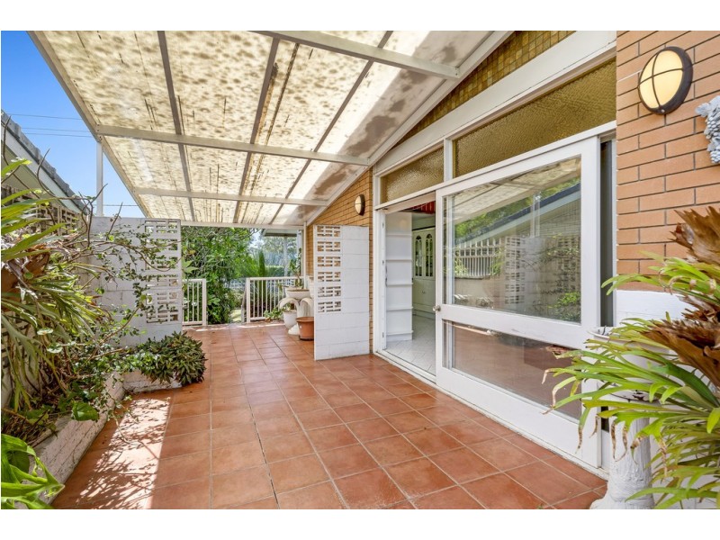 2 Richmond Ave, Bundall QLD 4217