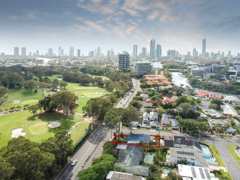 2 Richmond Ave, Bundall QLD 4217