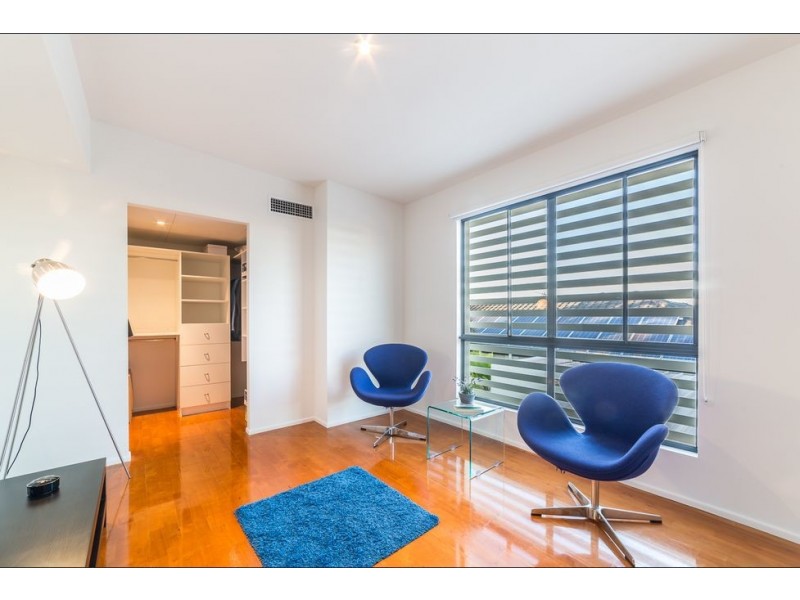 64 Sir Bruce Small Boulevard, Benowa Waters QLD 4217