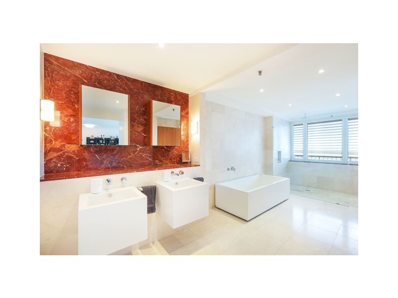 82/17 ‘Broadwater Tower’ Bayview Street, Runaway Bay QLD 4216