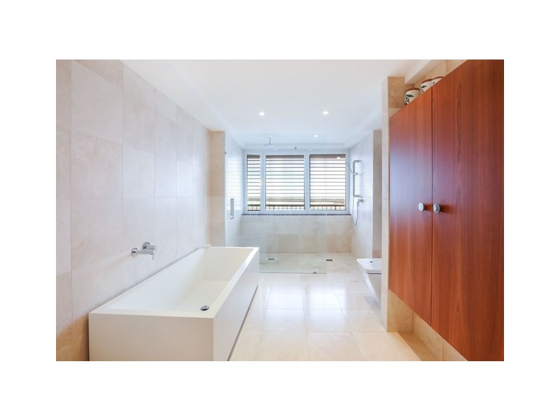 82/17 ‘Broadwater Tower’ Bayview Street, Runaway Bay QLD 4216