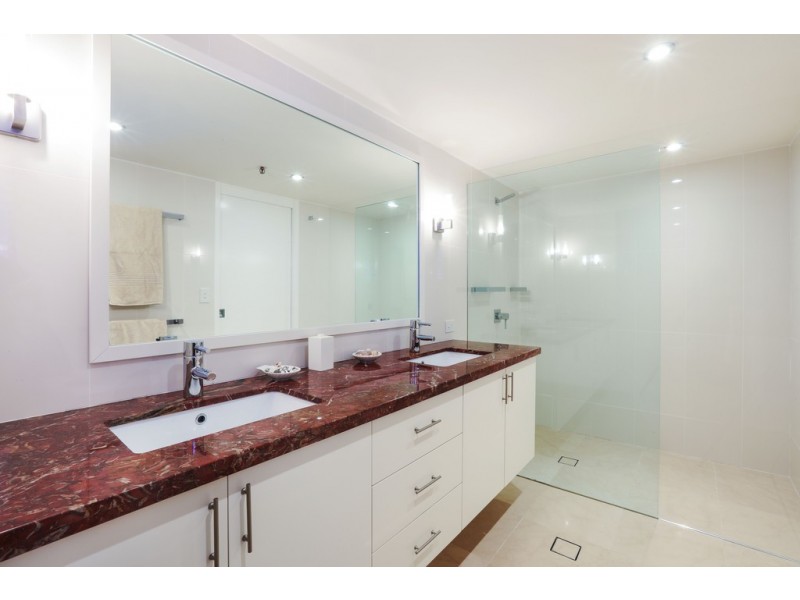 82/17 ‘Broadwater Tower’ Bayview Street, Runaway Bay QLD 4216