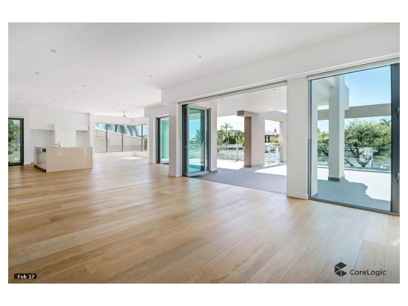 1/11 Canal Avenue, Runaway Bay QLD 4216