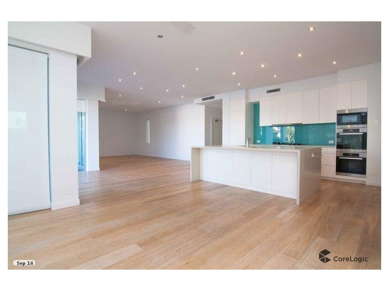 1/11 Canal Avenue, Runaway Bay QLD 4216