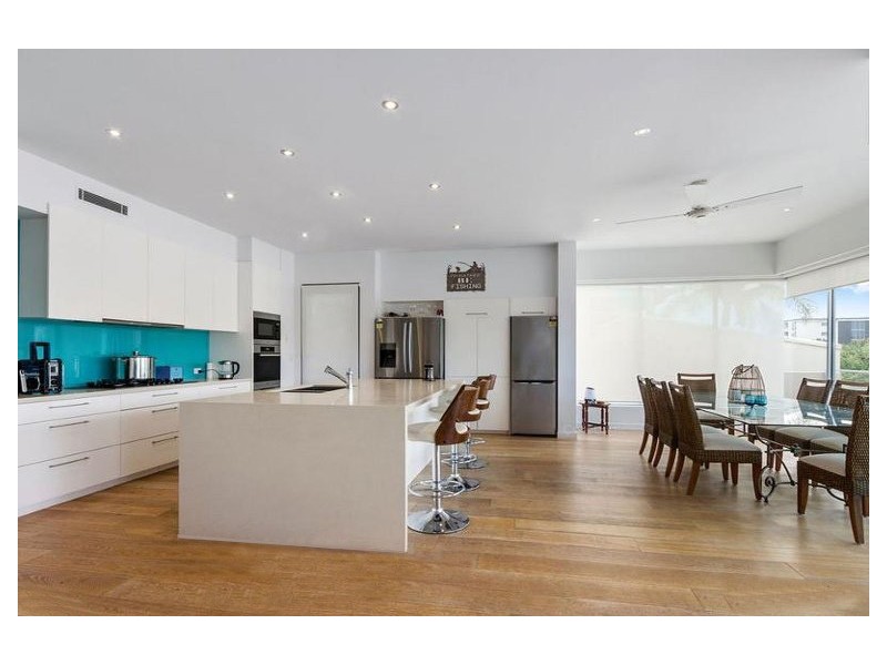 1/11 Canal Avenue, Runaway Bay QLD 4216