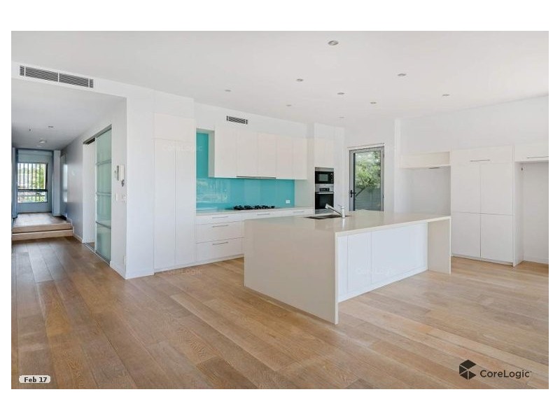 1/11 Canal Avenue, Runaway Bay QLD 4216