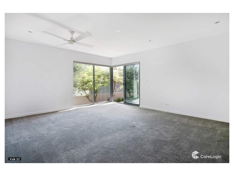 1/11 Canal Avenue, Runaway Bay QLD 4216