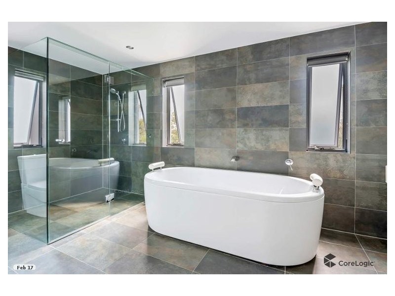 1/11 Canal Avenue, Runaway Bay QLD 4216