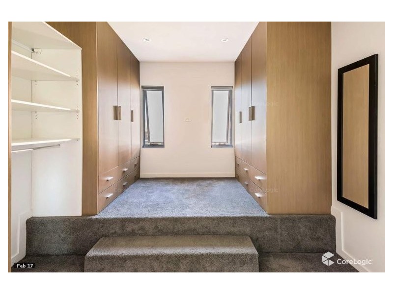 1/11 Canal Avenue, Runaway Bay QLD 4216