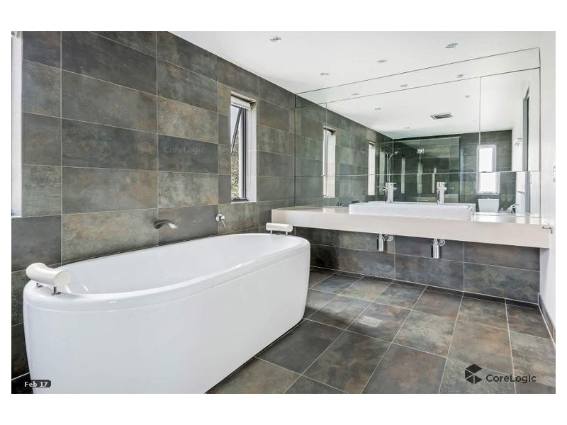 1/11 Canal Avenue, Runaway Bay QLD 4216