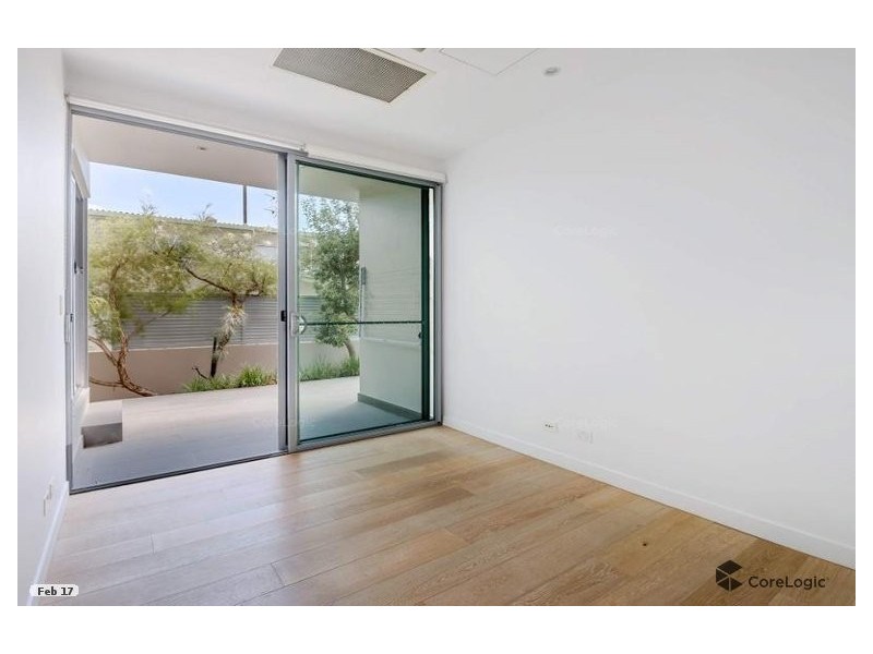 1/11 Canal Avenue, Runaway Bay QLD 4216
