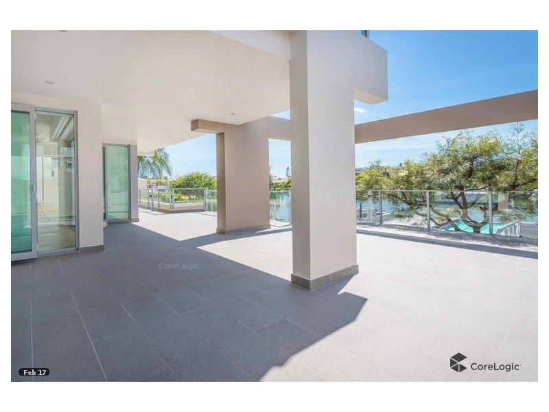 1/11 Canal Avenue, Runaway Bay QLD 4216