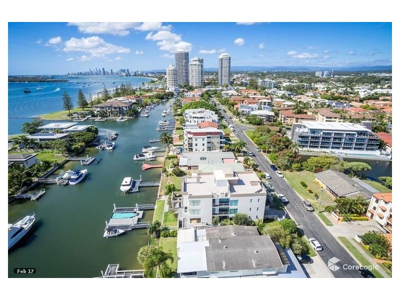 1/11 Canal Avenue, Runaway Bay QLD 4216