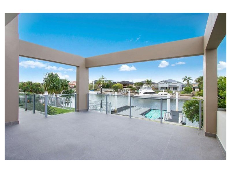 1/11 Canal Avenue, Runaway Bay QLD 4216