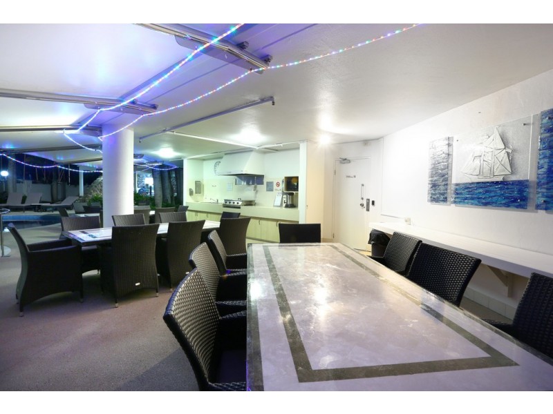 32/17 ‘Broadwater Tower’ Bayview Street, Runaway Bay QLD 4216