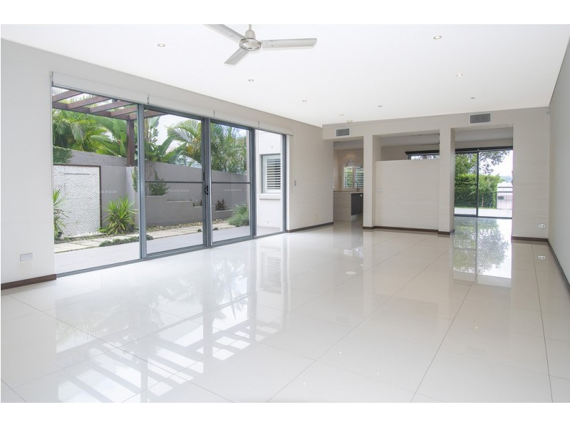 1/6025 Vista Drive, Benowa QLD 4217