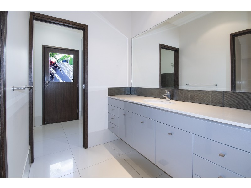 1/6025 Vista Drive, Benowa QLD 4217