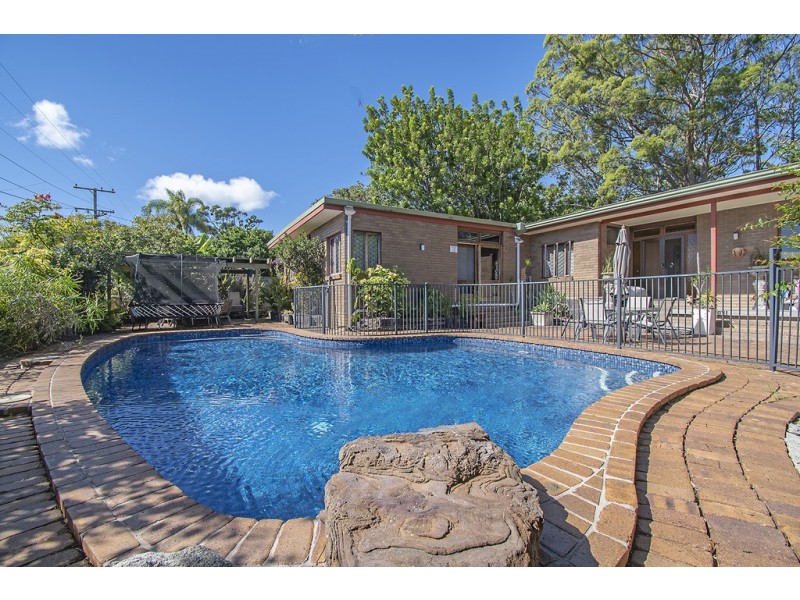 20 The Crescent, Ashmore QLD 4214