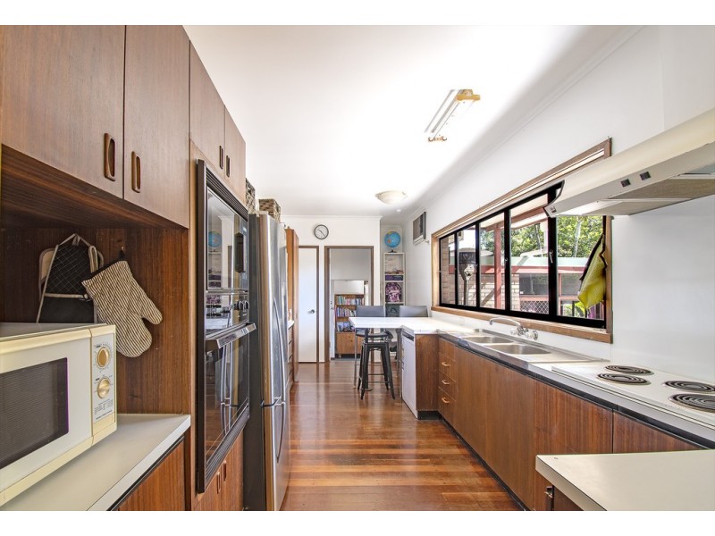 20 The Crescent, Ashmore QLD 4214