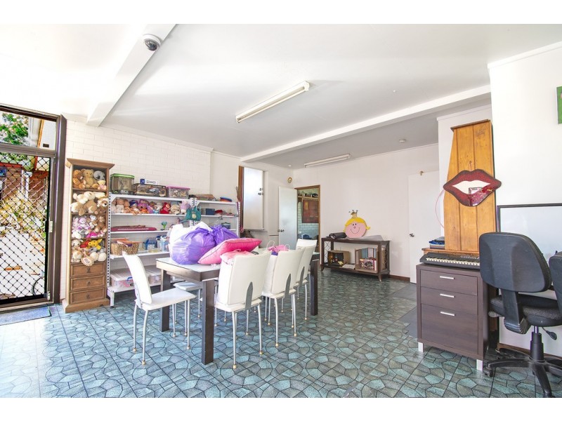 20 The Crescent, Ashmore QLD 4214